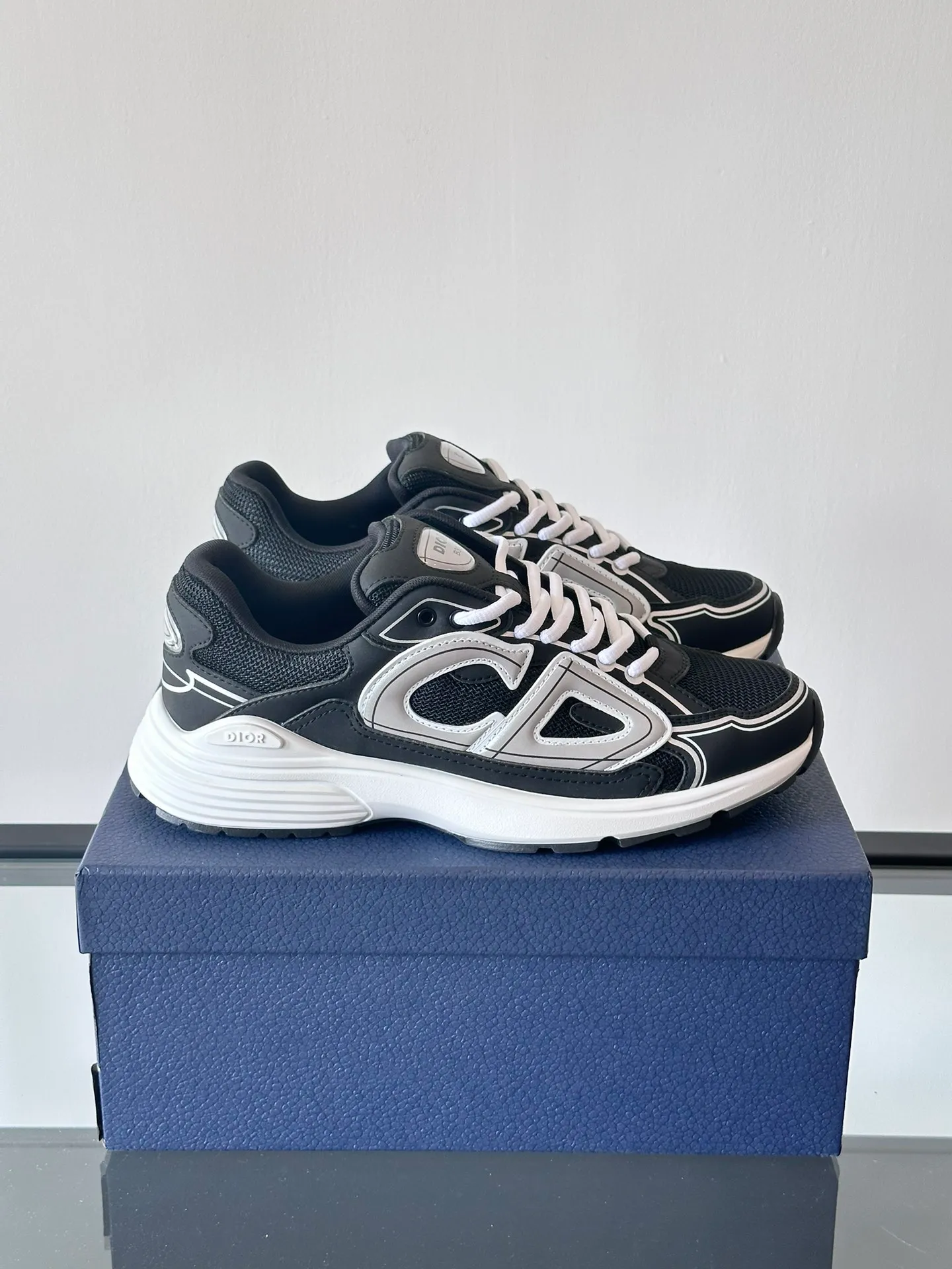 Men's Men's Shoes 💰p440 "Dio*" Dior B30 series sports shoes, multi-color mesh fabric and multi-color technical fabrics, this season's new B30 low-top sports shoes are one of the flagship styles of the series. Crafted from multicolor mesh and technical fabrics, it's finished with a reflective "CD30" graphic and silver-toned "DIOR B30" and "CD30" logos on the heel and tongue. An extra-light, sculpted rubber sole with signature accents adds style, while internal stretch details create ideal comfort. It can be matched with various casual styles to show a fashionable and modern sports style. Size: 38-44 (45-46 customized)